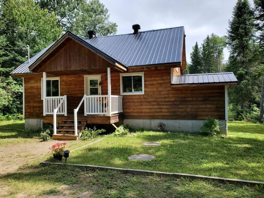Chalet Riviere - Bord De Riviere - Romantique Сент-Алексис-де-Мон Экстерьер фото