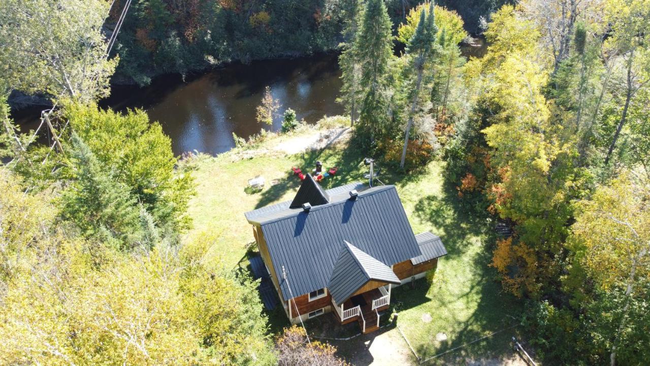 Chalet Riviere - Bord De Riviere - Romantique Сент-Алексис-де-Мон Экстерьер фото